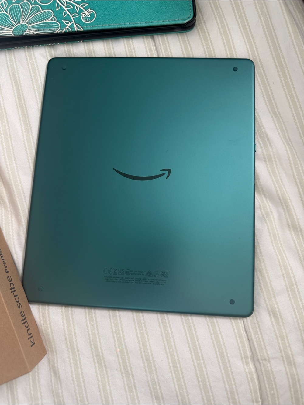 Amazon Kindle Scribe Teal & Teal Stylus eBook Reader. 64 GB. - Picture 2 of 15